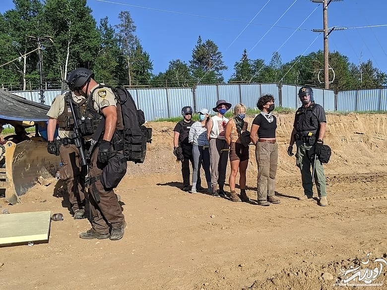 دستگیری یک گروه فعال محیط زیست